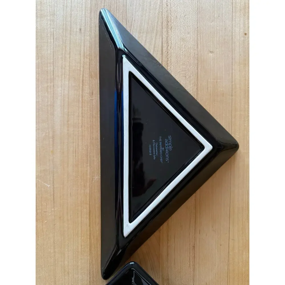 Pampered Chef Simple Additions Black Triangle Plates Set of 2